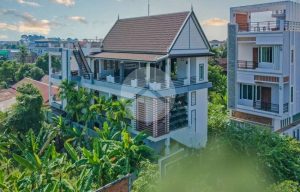 Hostel vs Hotel: Which One Should...